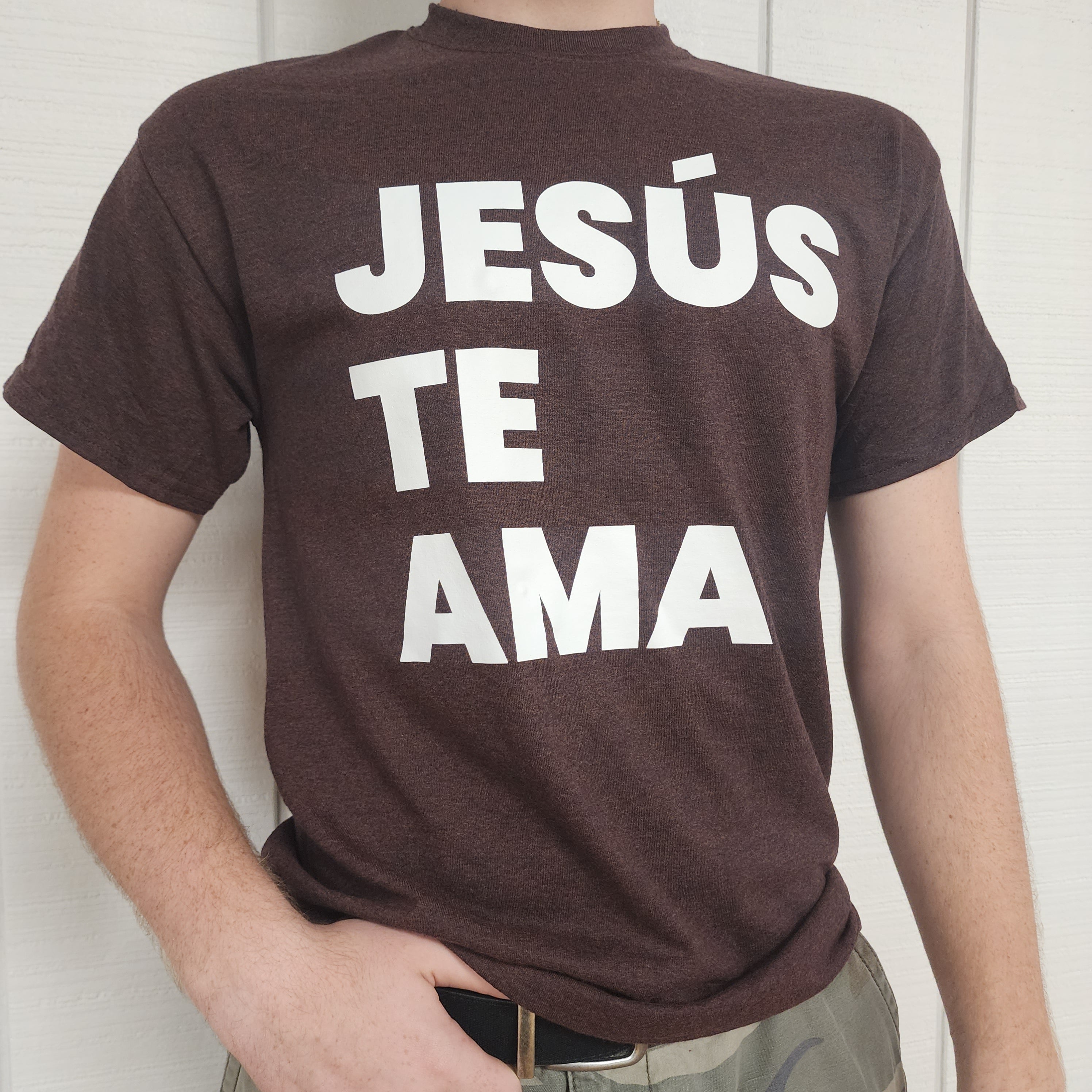 Jesus Te Ama (Brown)